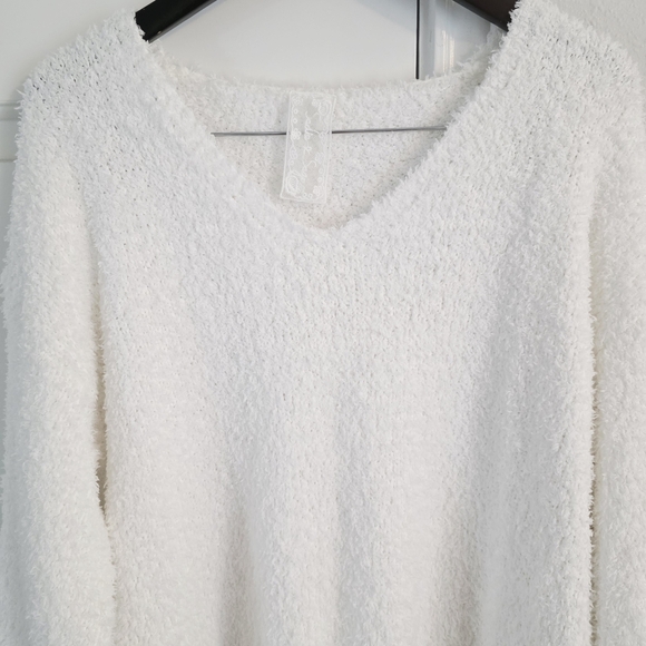 Sadie & Sage White Fuzzy V-Neck Pullover Sweater Size Large - Picture 3 of 9